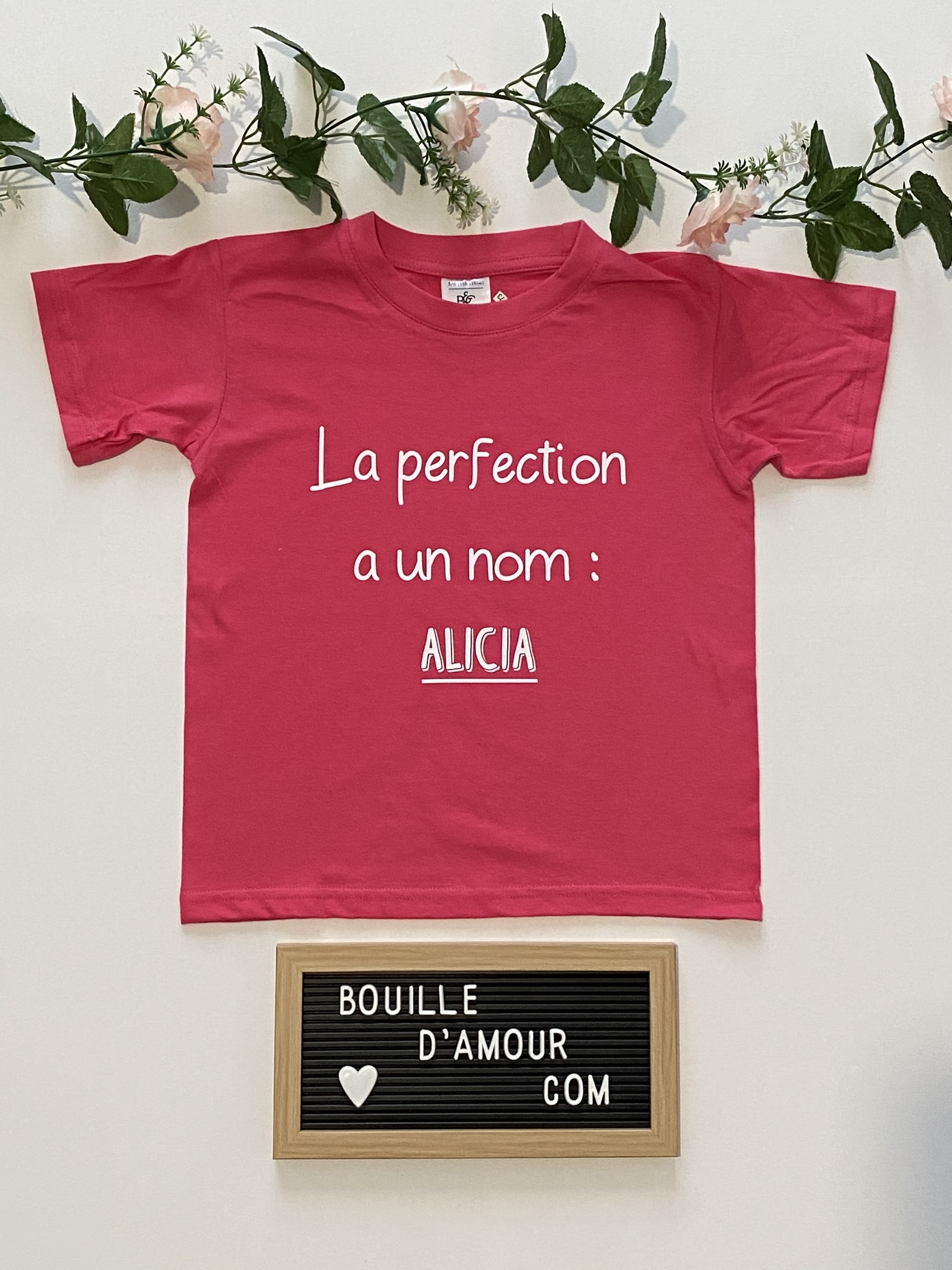 t-shirt enfant personnalisé la perfection a un nom