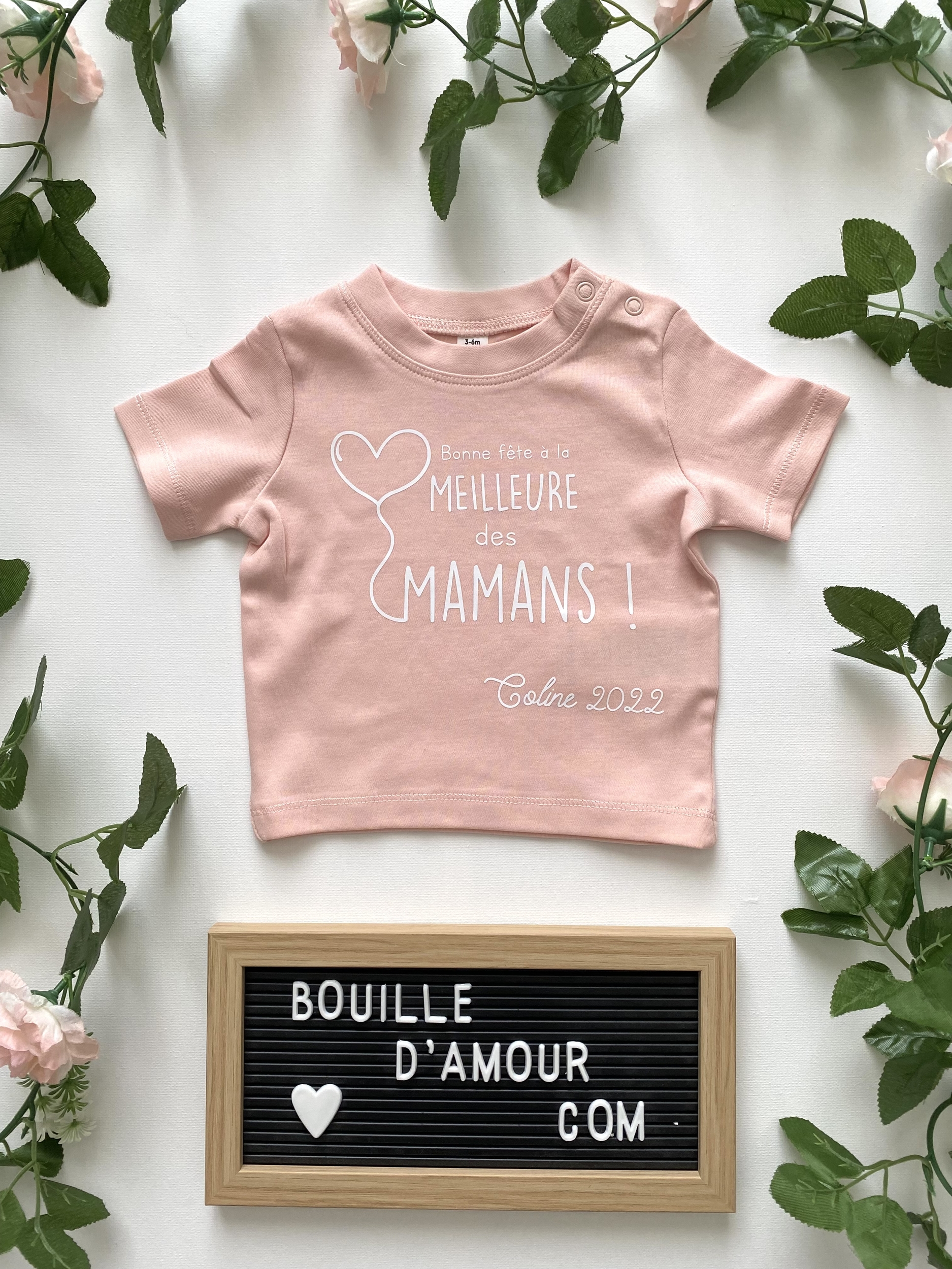 T-shirt bébé personnalisé &quot;Bonne fête à la meilleure des mamans&quot;