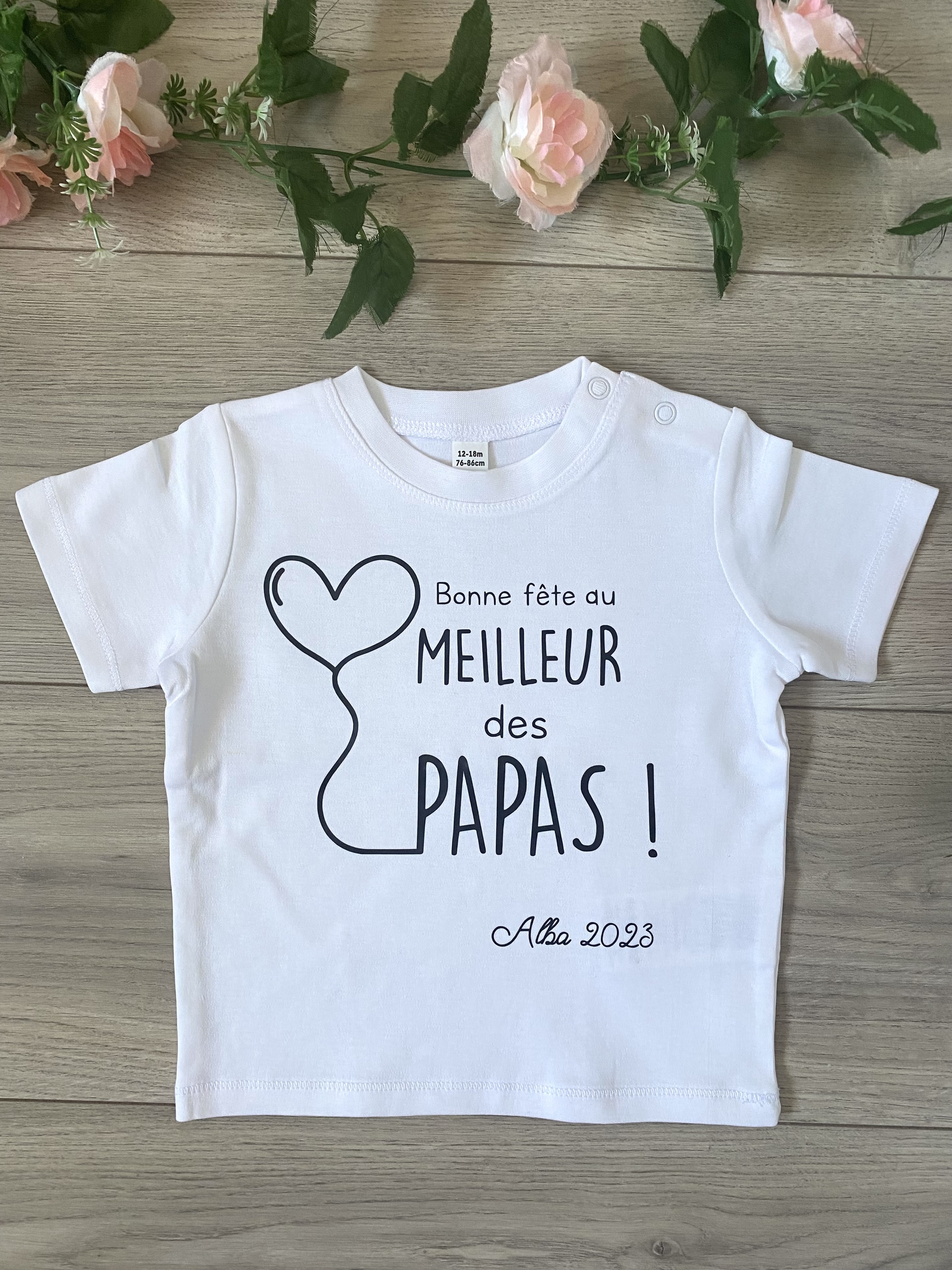 T-shirt bébé personnalisé &quot;Bonne fête au meilleur des papas&quot;