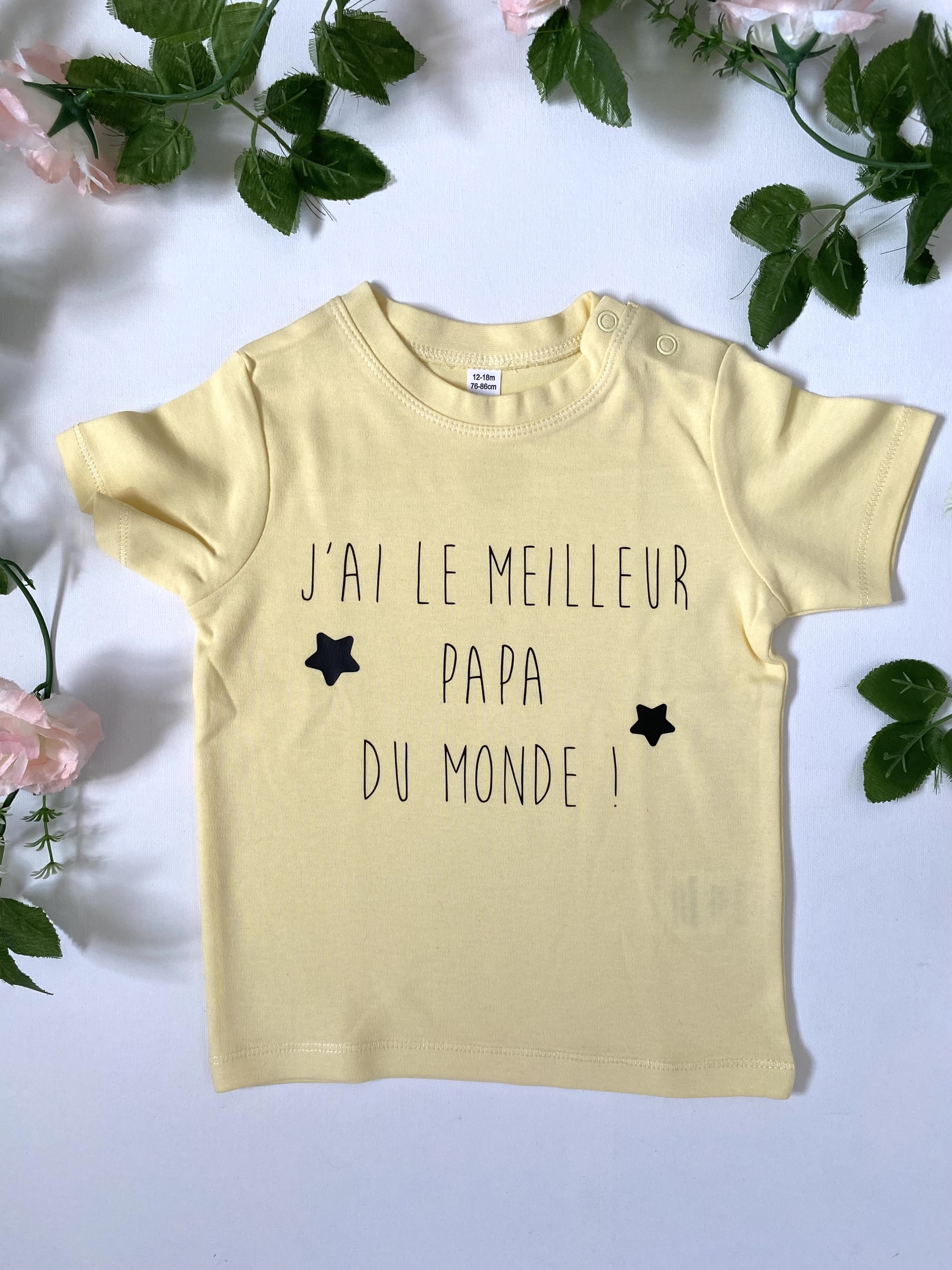 T-shirt bébé personnalisé jaune &quot;Jai le meilleur papa du monde&quot;