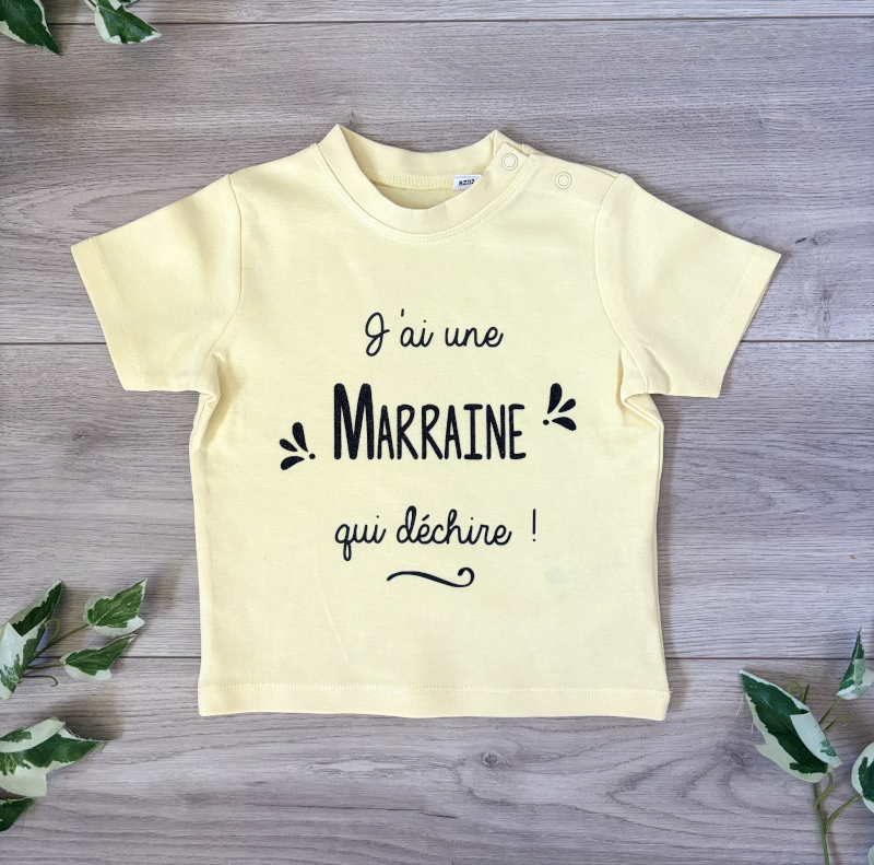 T-shirt bébé personnalisé jai une marraine qui déchire