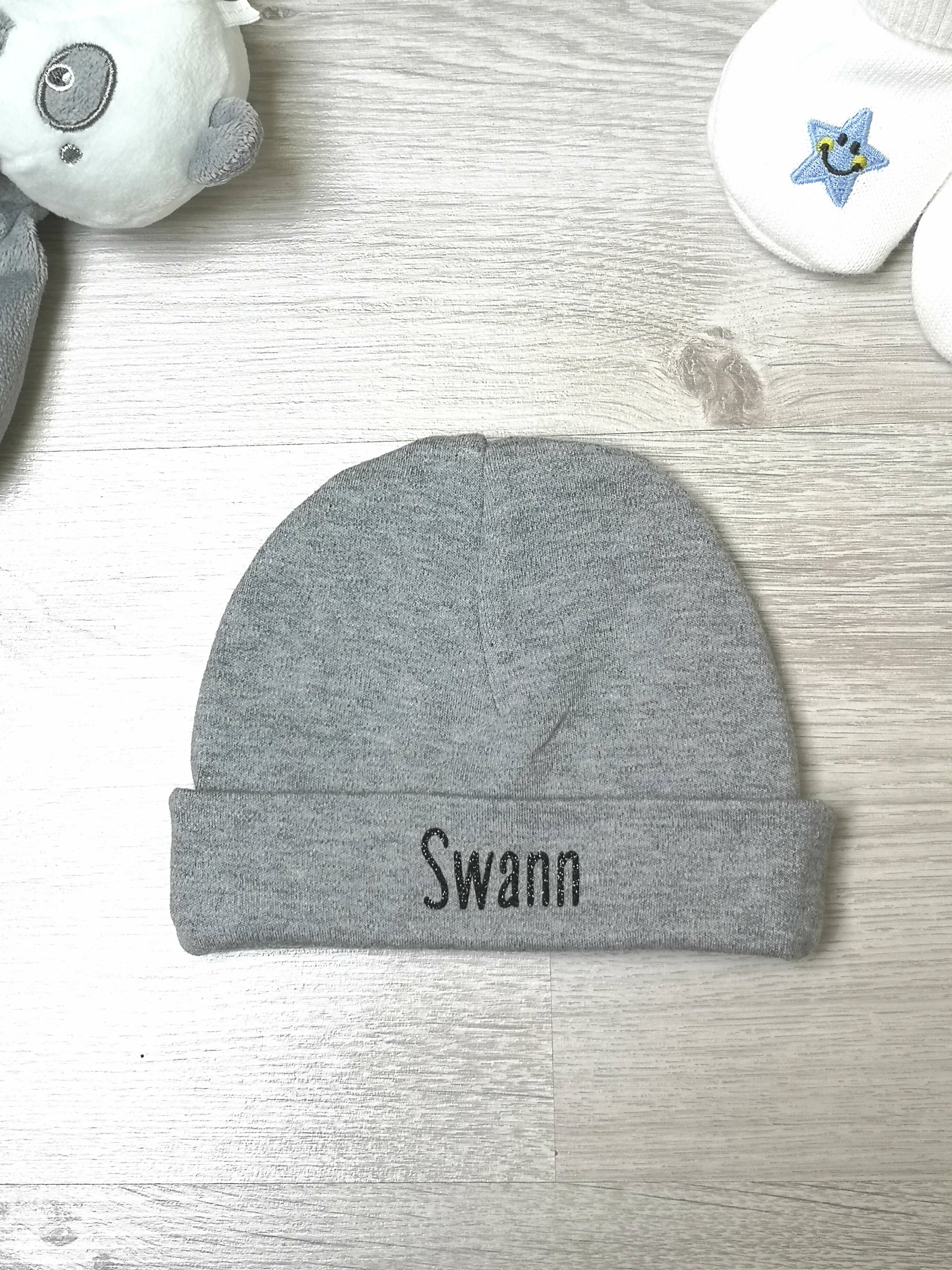 bonnet naissance prenom personnalisable gris