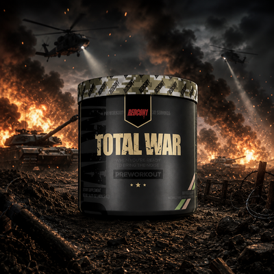Redcon1 Total War pre-workout hardcore 30 portions dans un décor de combat