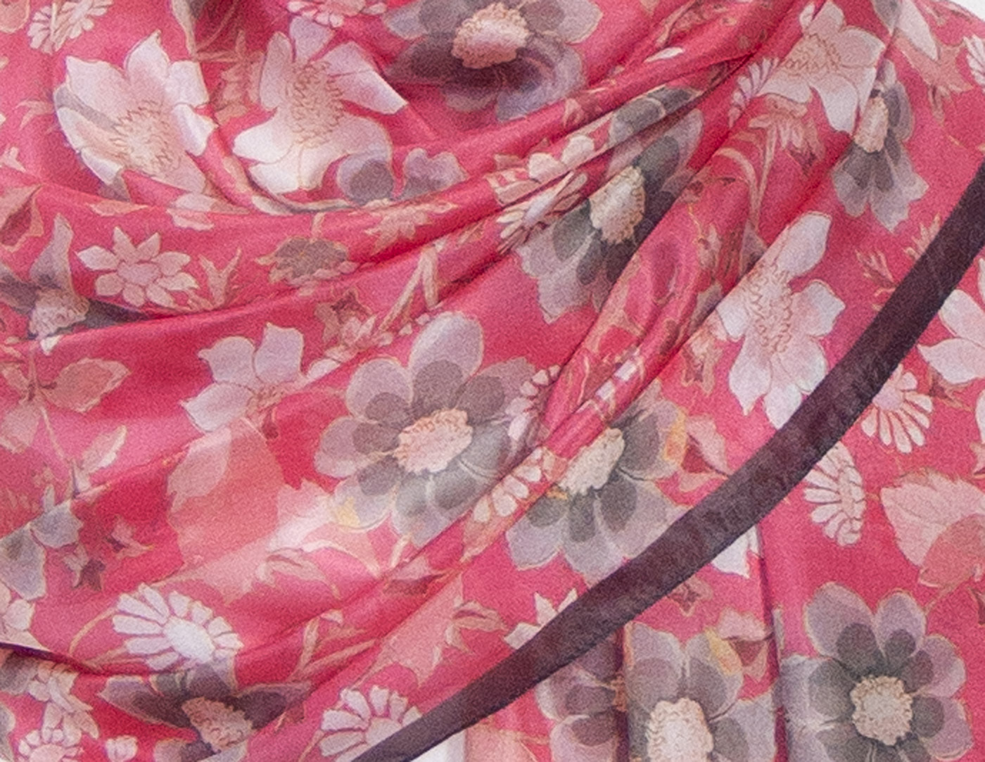 étole en soie rose foncé fleurs Olivia