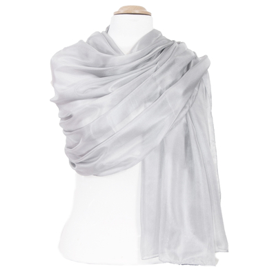étole en soie gris perle pour femme