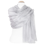 étole en soie gris perle pour femme