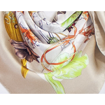 carré de soie foulard beige fleuri Soulène