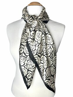 Foulard Carré Larroque Paris – Vert Anis Motif Papillon – 44x45 Cm – Neuf Sans étiquette