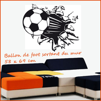 Stickers ballon de foot sortant du mur