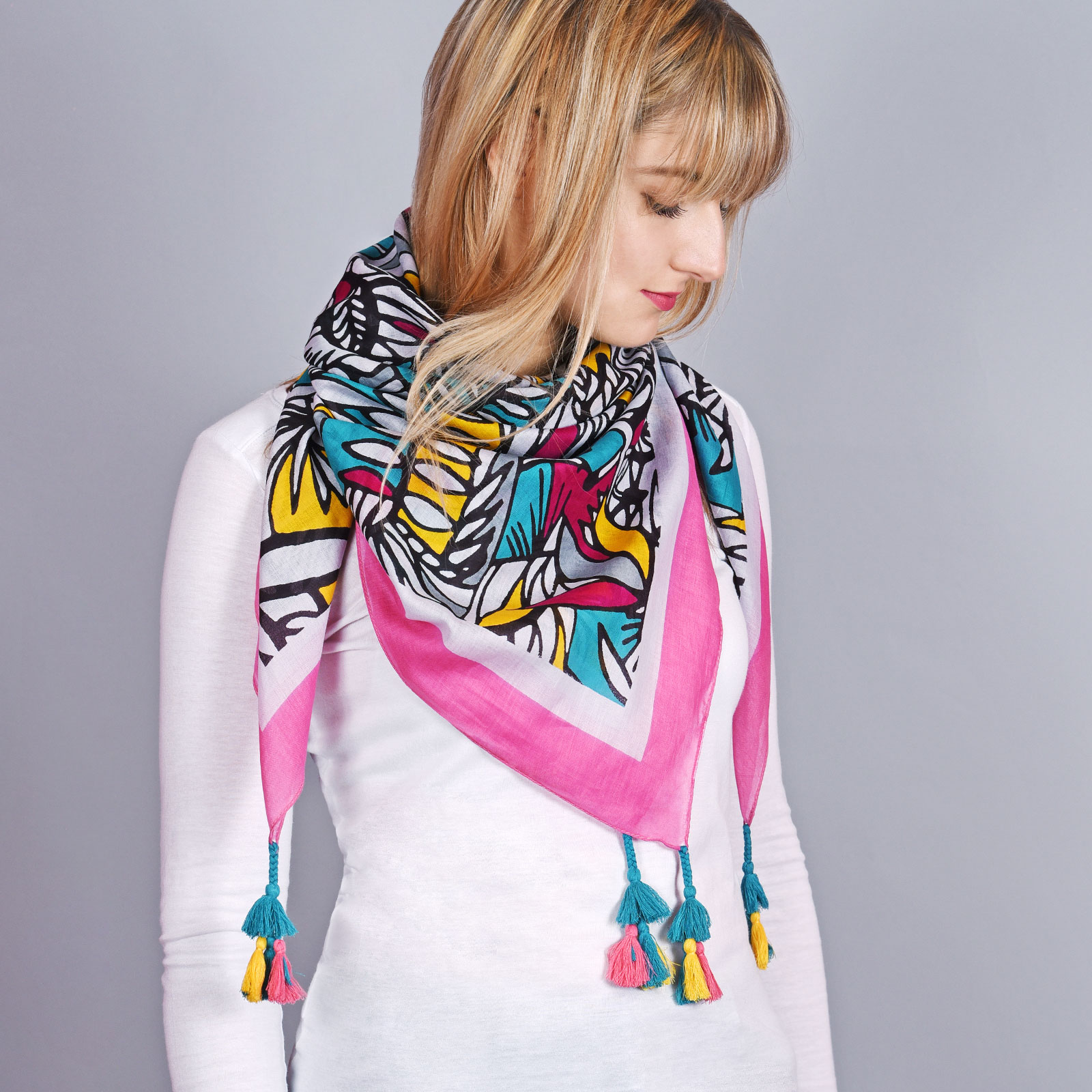foulard-femme-carre-rose-AT-04329