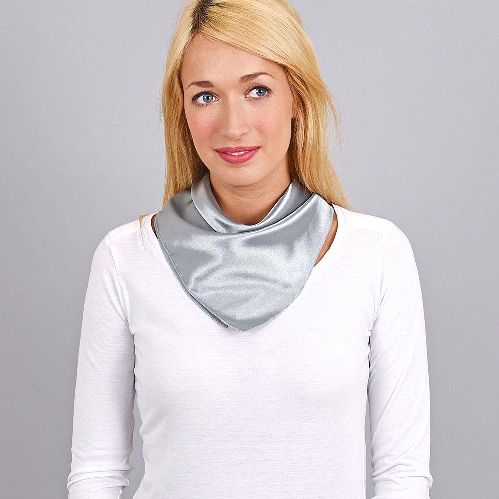 AT-04068-VF10-foulard-hotesse-gris-argent