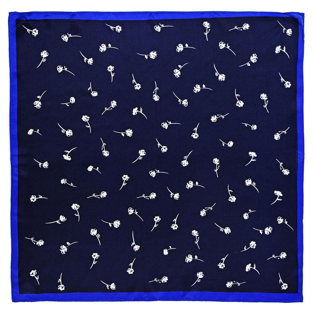 AT-04643-A10-carre-soie-floral-bleu-marine