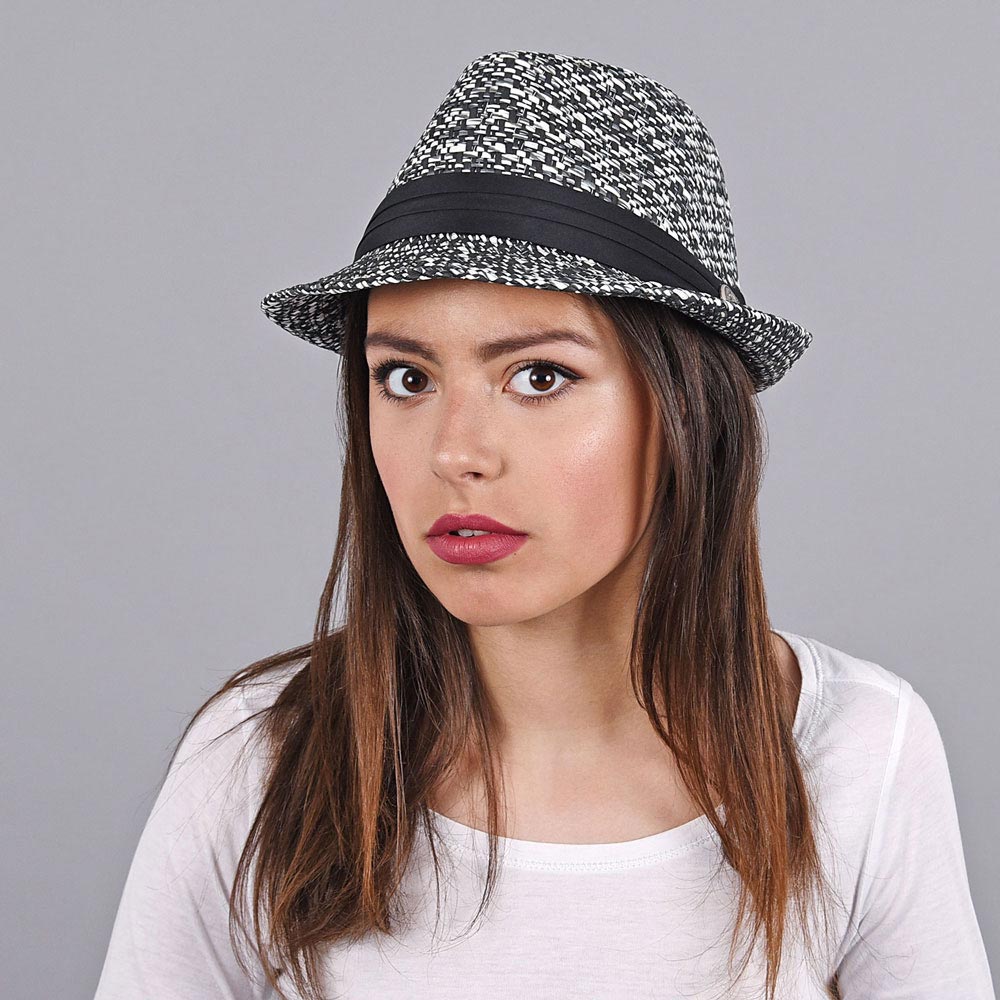 CP-00836-VF10-chapeau-trilby-noir-et-blanc-femme