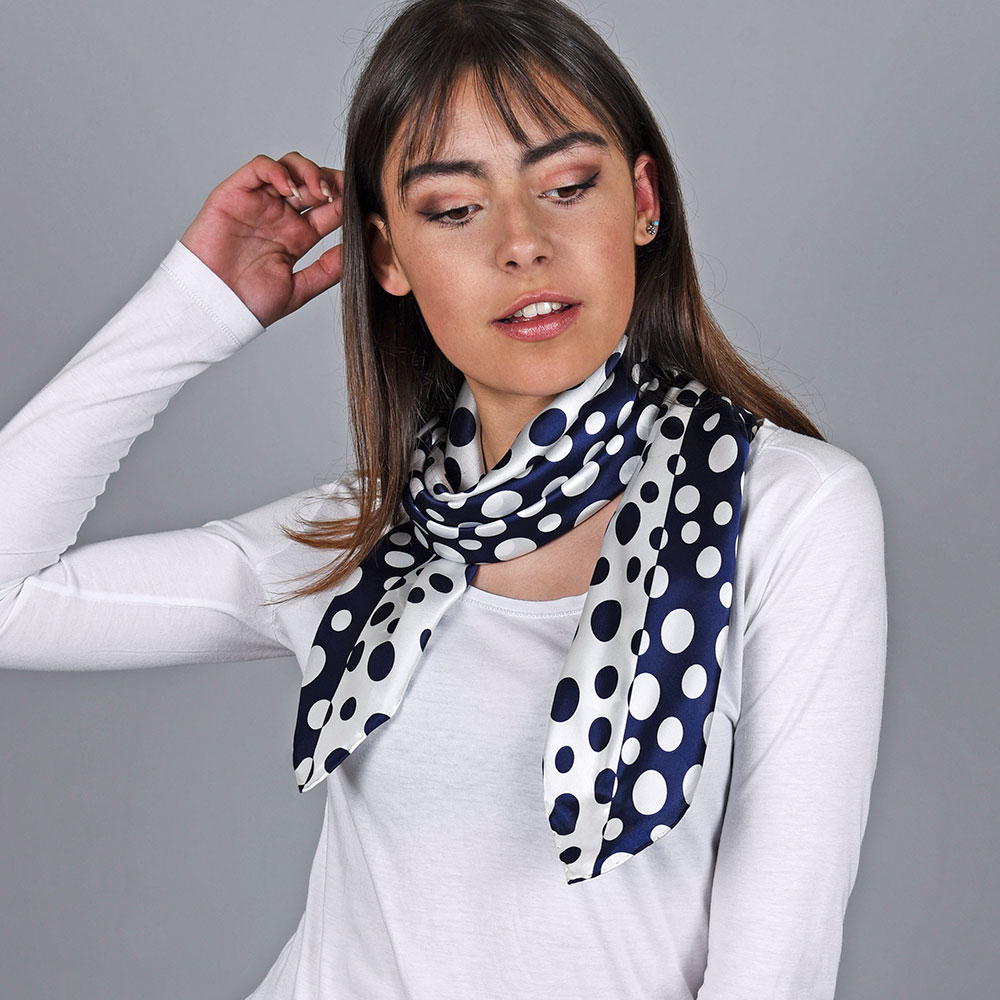 foulard-femme-soie-pois-bleu-marine-AT-04730