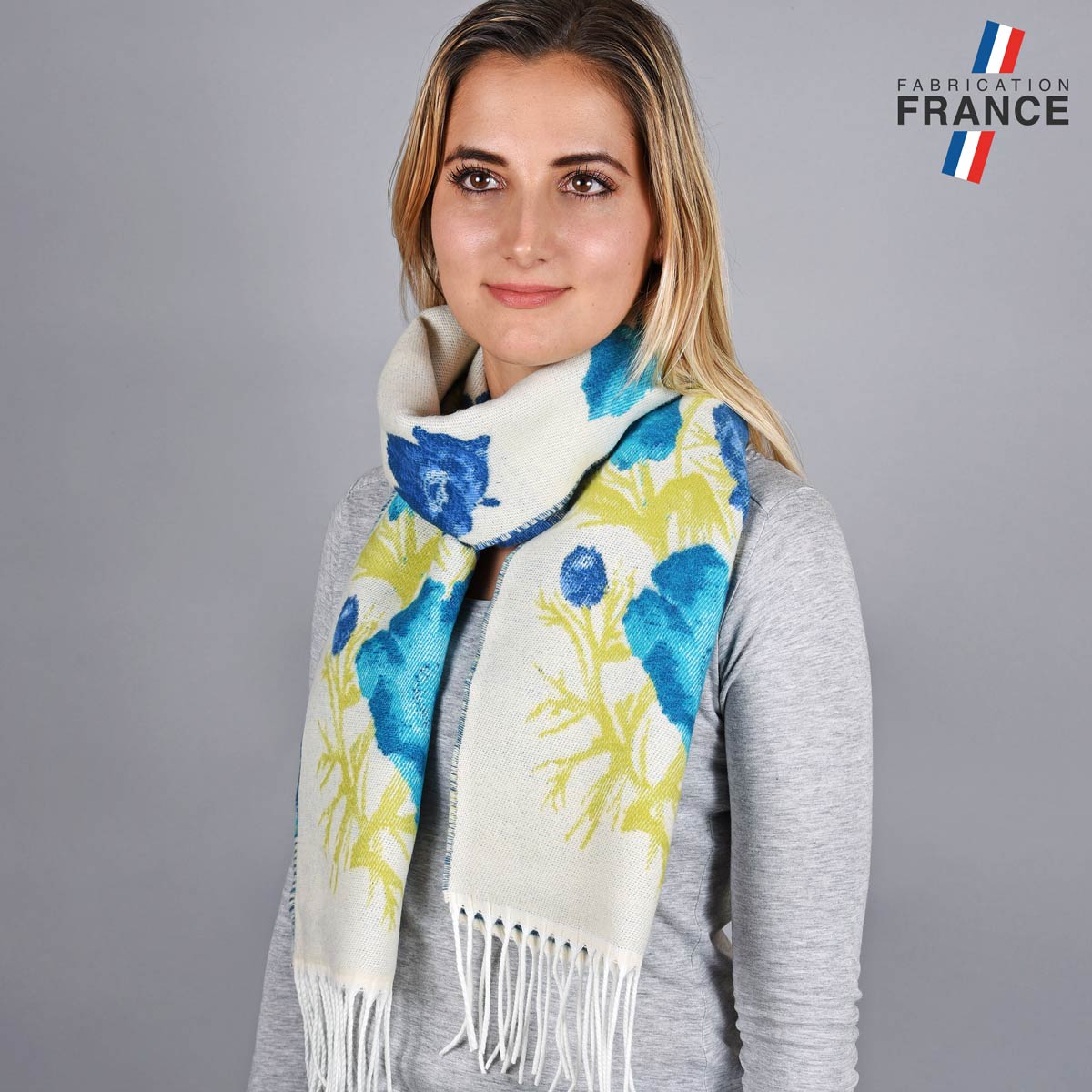 echarpe-femme-blanche-fleurs-bleues-AT-05759