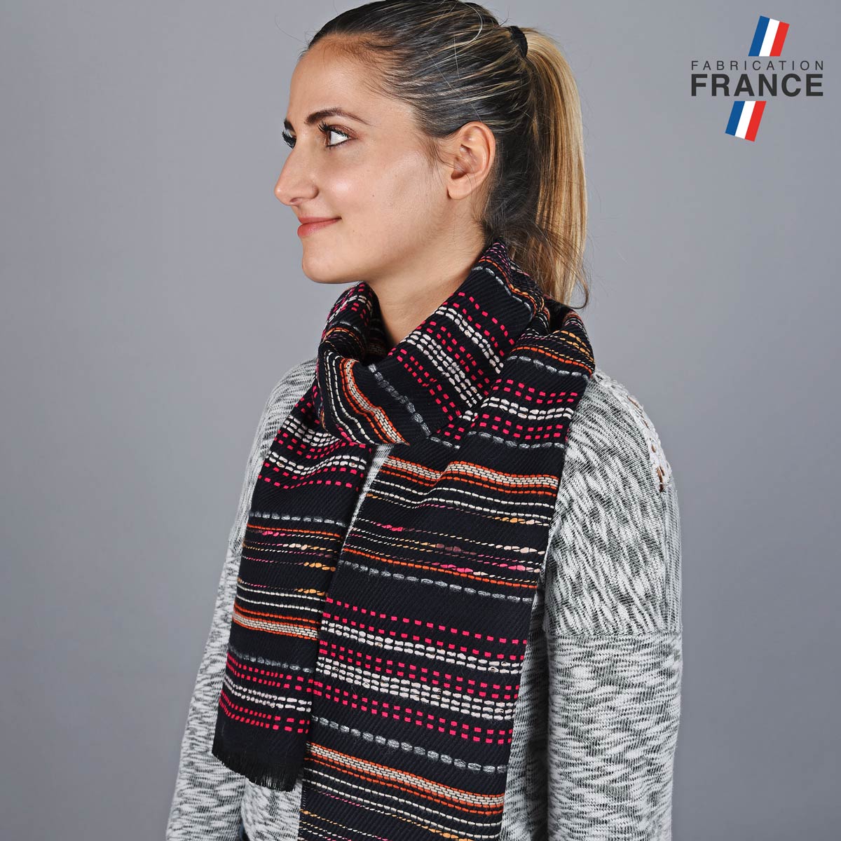 echarpe-rayures-noire-made-in-france-AT-05807
