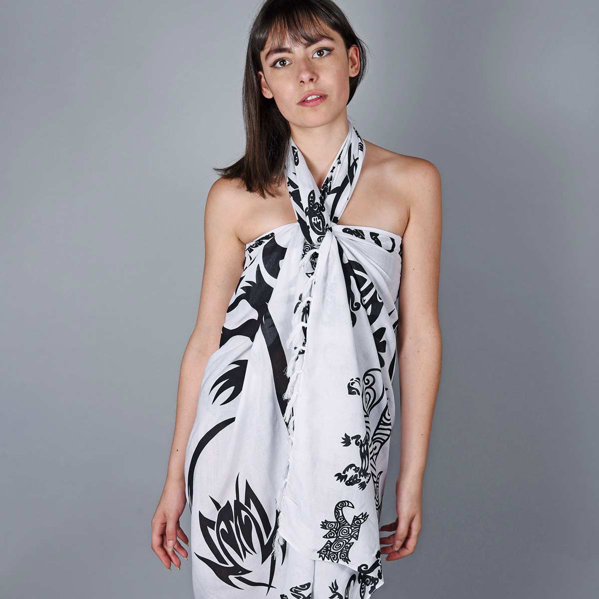 Pareo-plage-blanc-motifs-ethniques-AT-06088