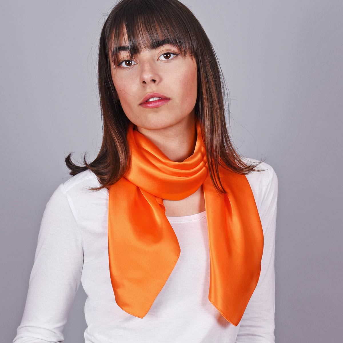 Carre-soie-femme-orange-uni-AT-05382