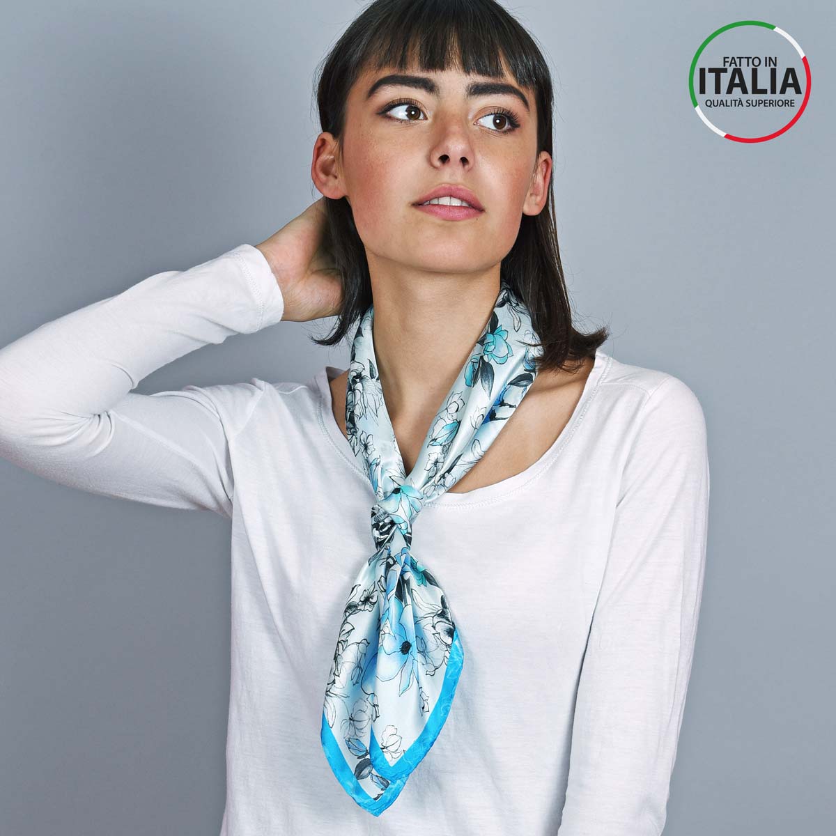 Foulard-soie-floral-bleu-made-in-italie-AT-05394