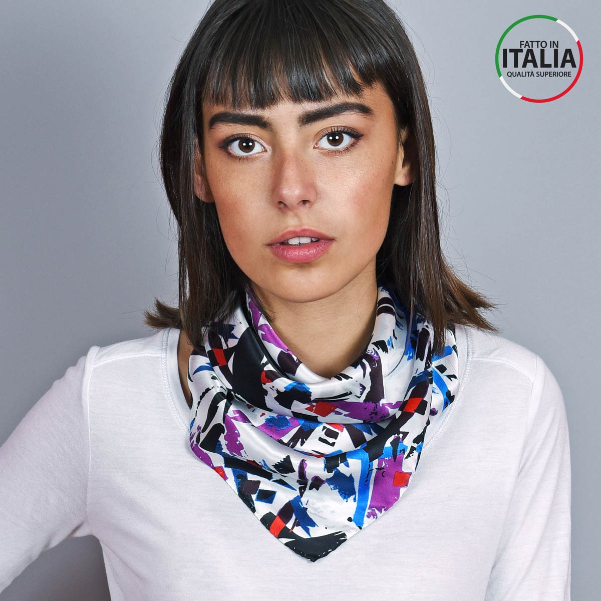 Carre-de-soie-blanc-abstrait-65x65-made-in-italie-AT-05396