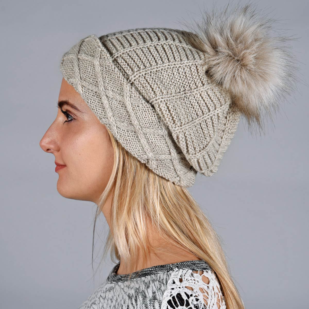 bonnet-pompon-hiver-beige--CP-01565