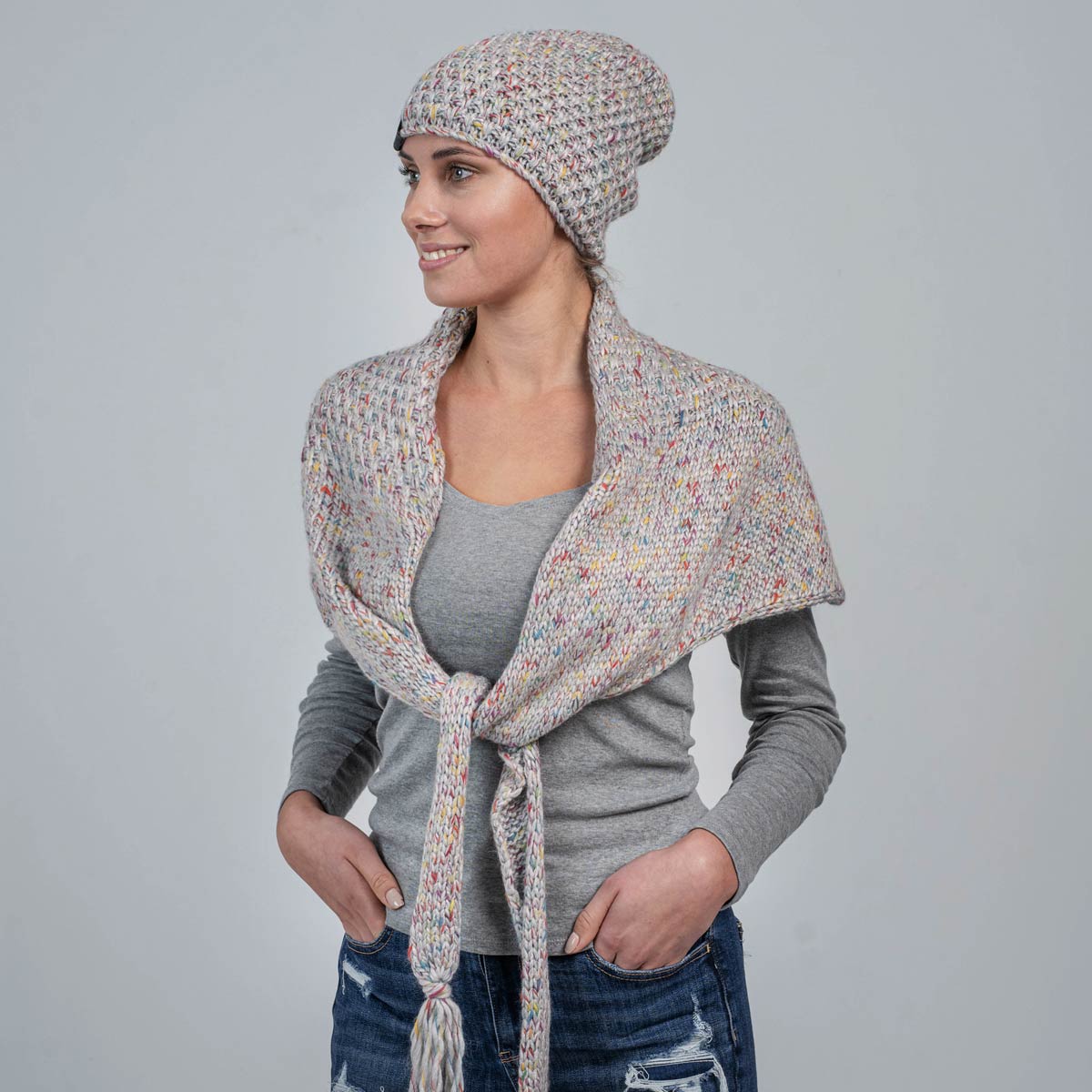 PK-00135_W12-1--_Ensemble-bonnet-echarpe-gris-multicolore