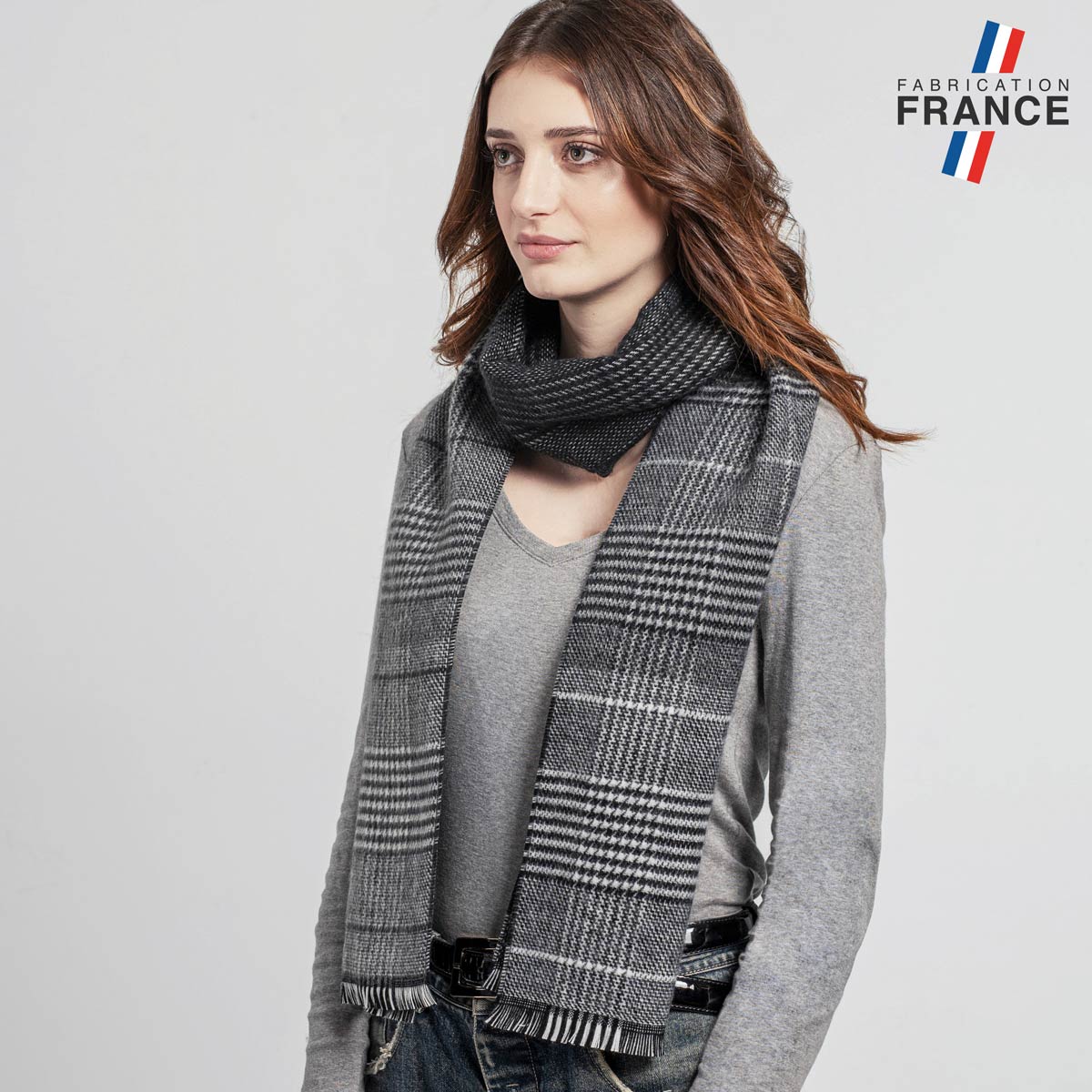 Echarpe-femme-motif-tartan-gris-noir-made-in-france--AT-06679_W12-1FR