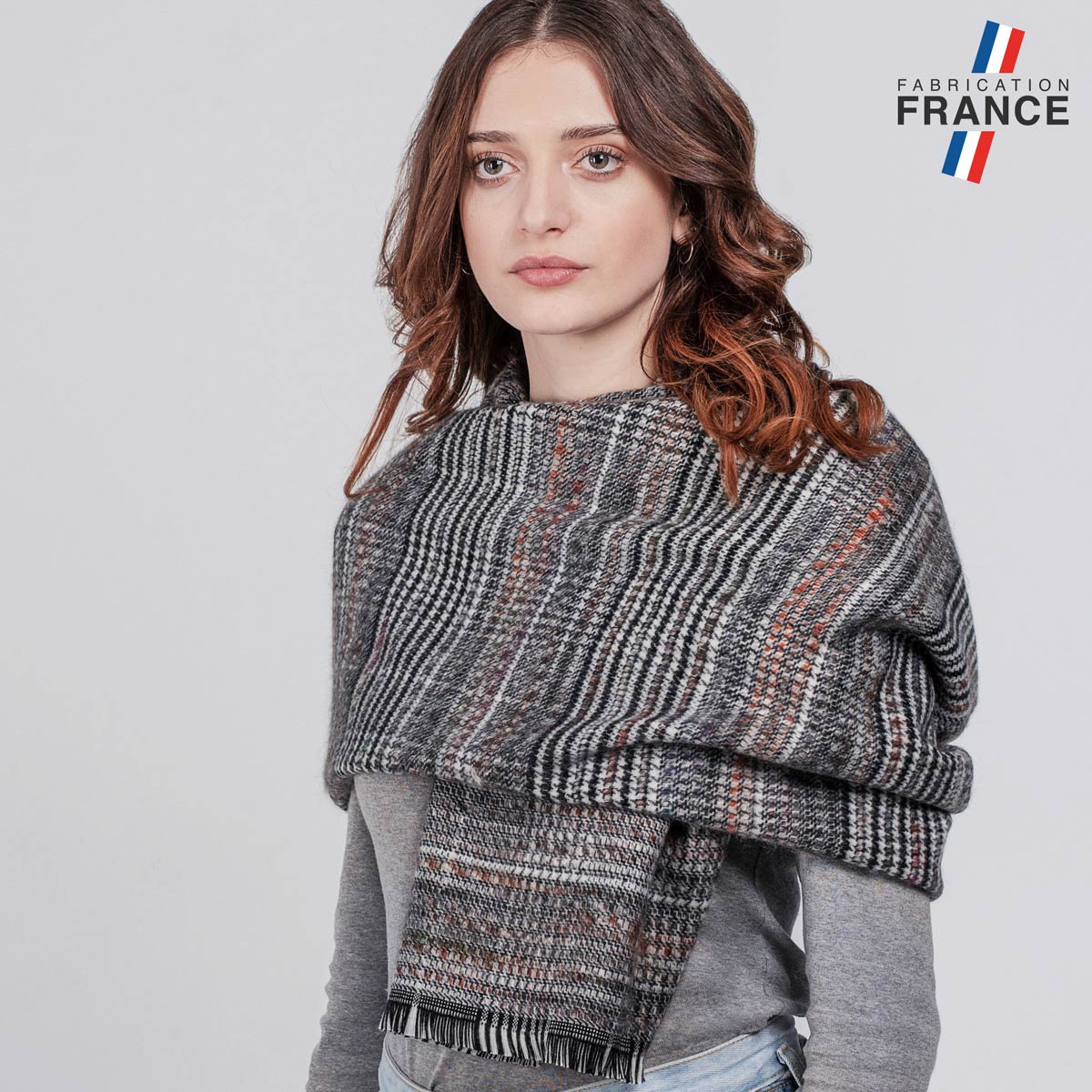 Chale-femme-motif-carreau-gris-fabrique-en-france--AT-06745_W12-1FR