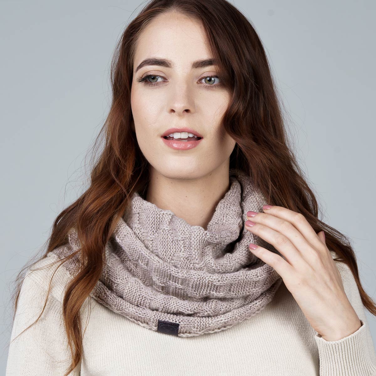 AT-06326_W12-1--_Snood-femme-tricot-beige