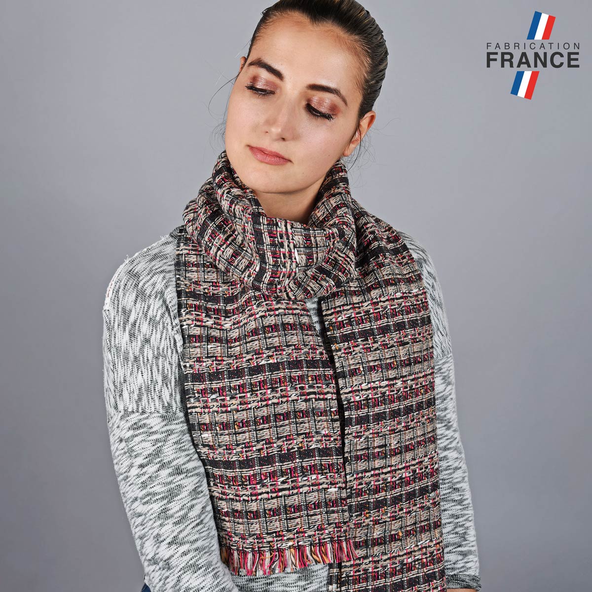 echarpe-femme-graphique-grise-labelisee-france-AT-05814