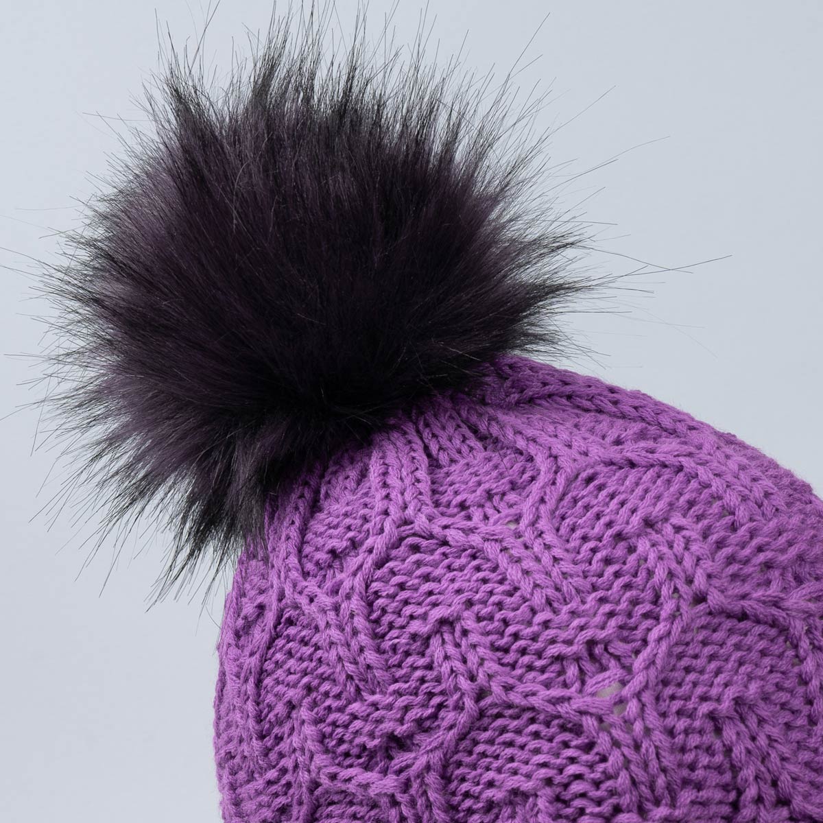 Bonnet-pompon-violet-grande-taille--CP-01723