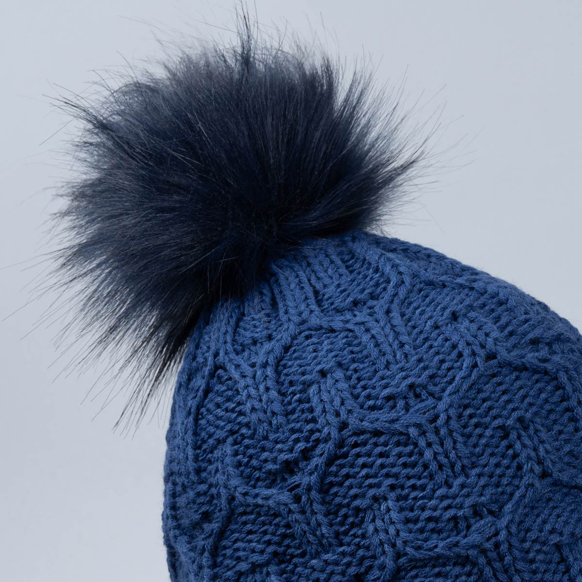 Bonnet-pompon-marine-hiver-made-in-UE--CP-01727