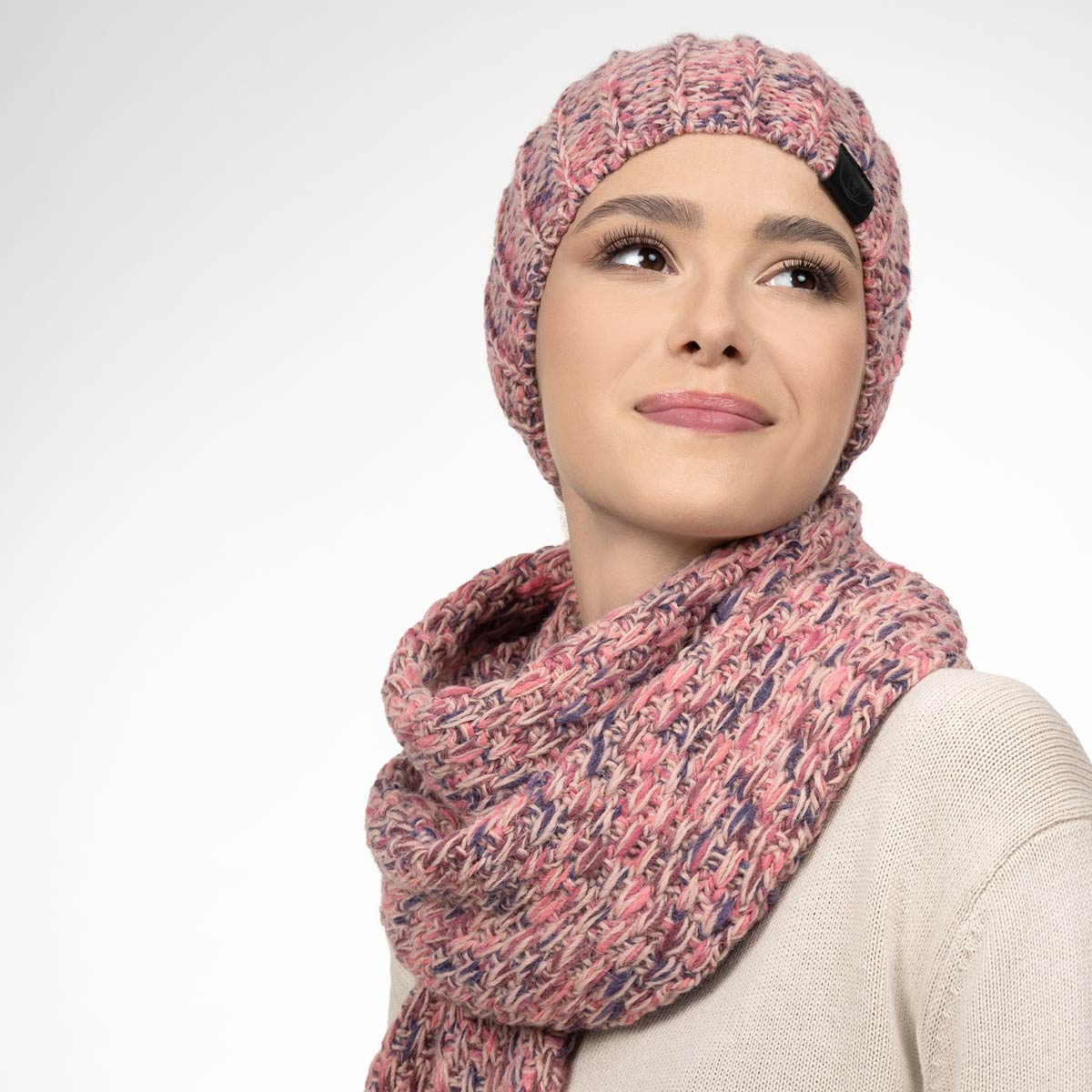 echarpe-snood-et-bonnet-en-laine-rose-PK-00160