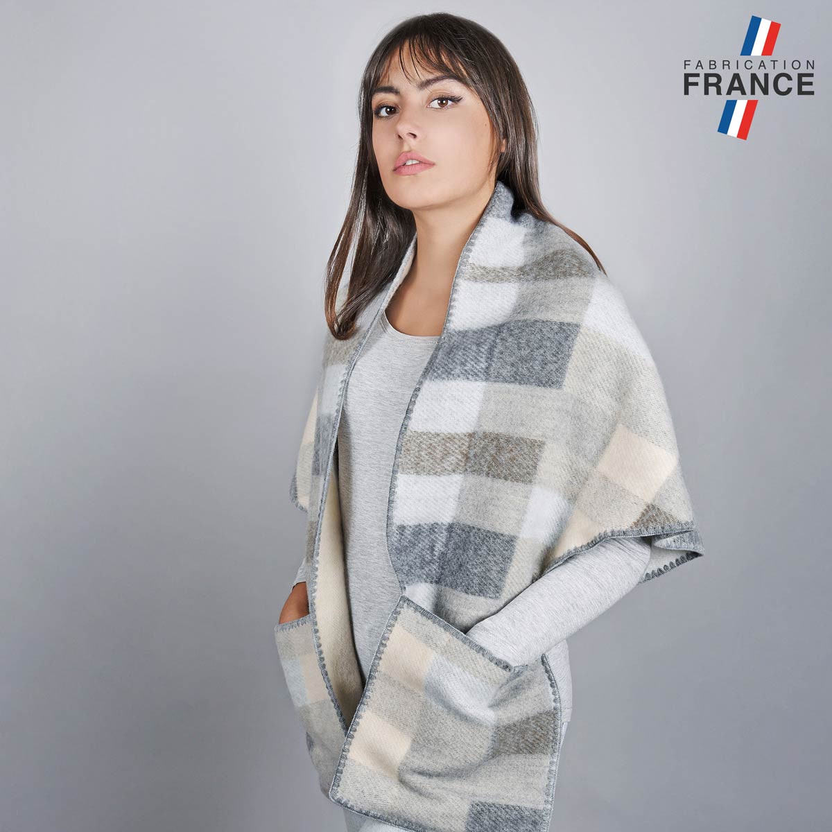Chale-poches-gris-a poches-chaud-pratique--AT-04849