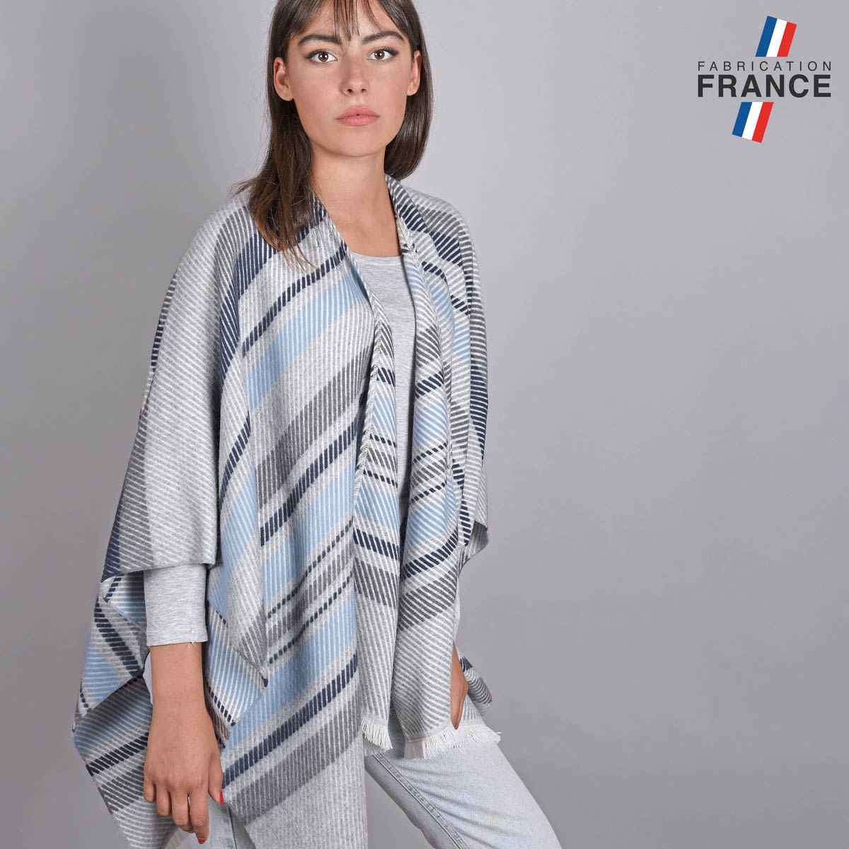 Poncho-rayures-fines-bleu-gris-clair-fabrication-francaise--AT-04814