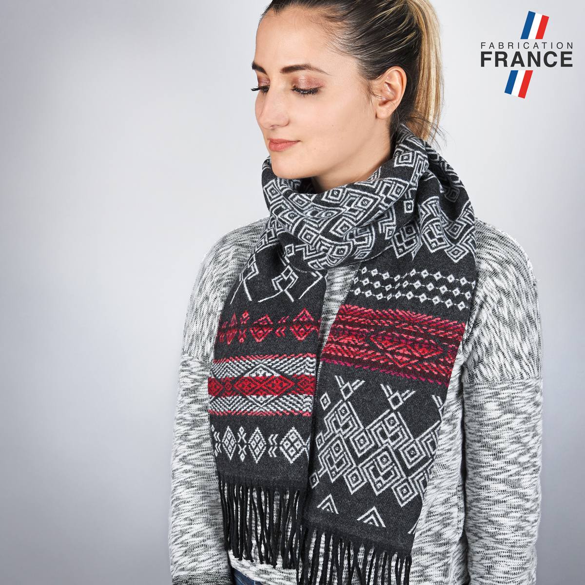 Echarpe-femme-geometrie-noire-labelise-france--AT-05764