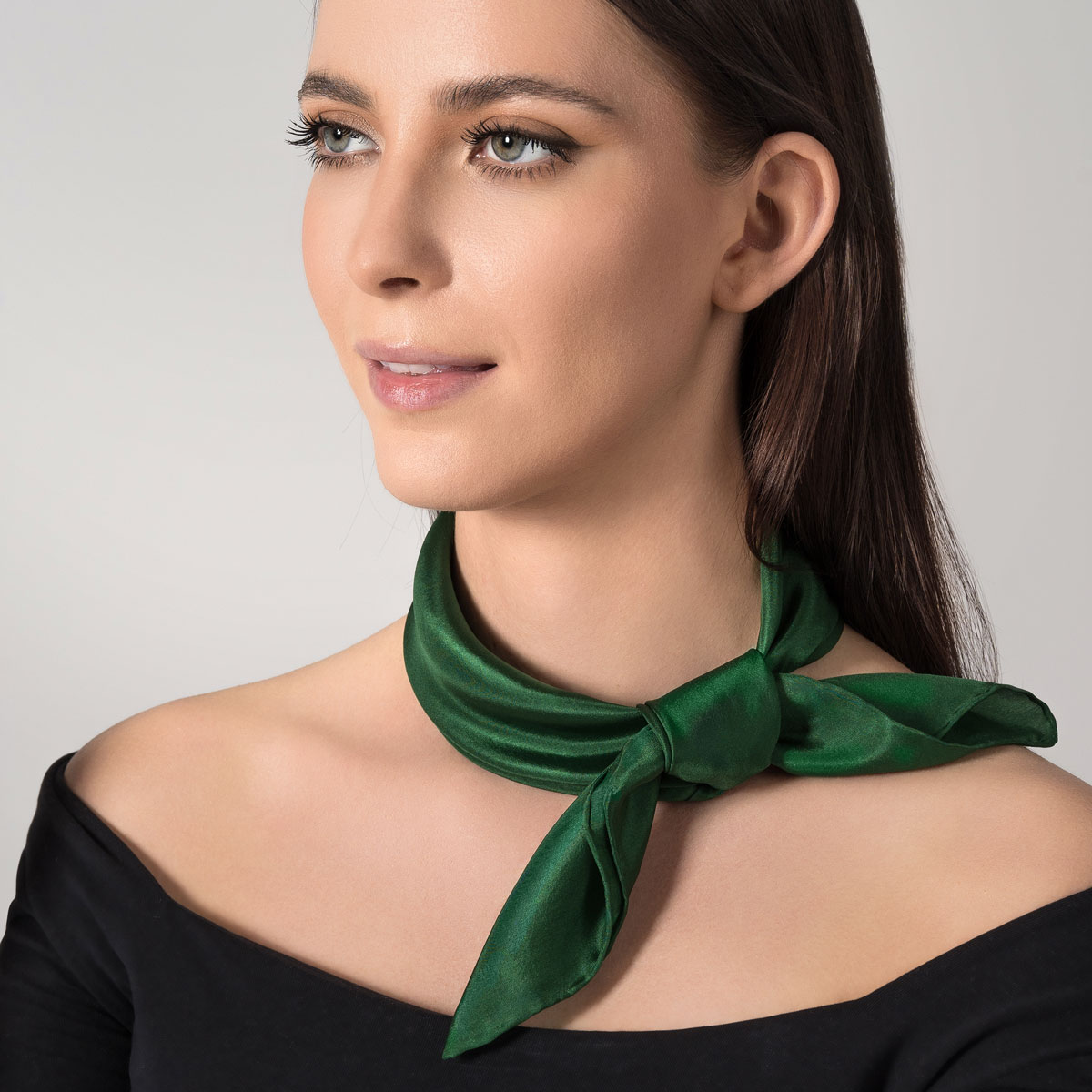 carre-soie-vert-sombre-confection-traditionnel--AT-07102