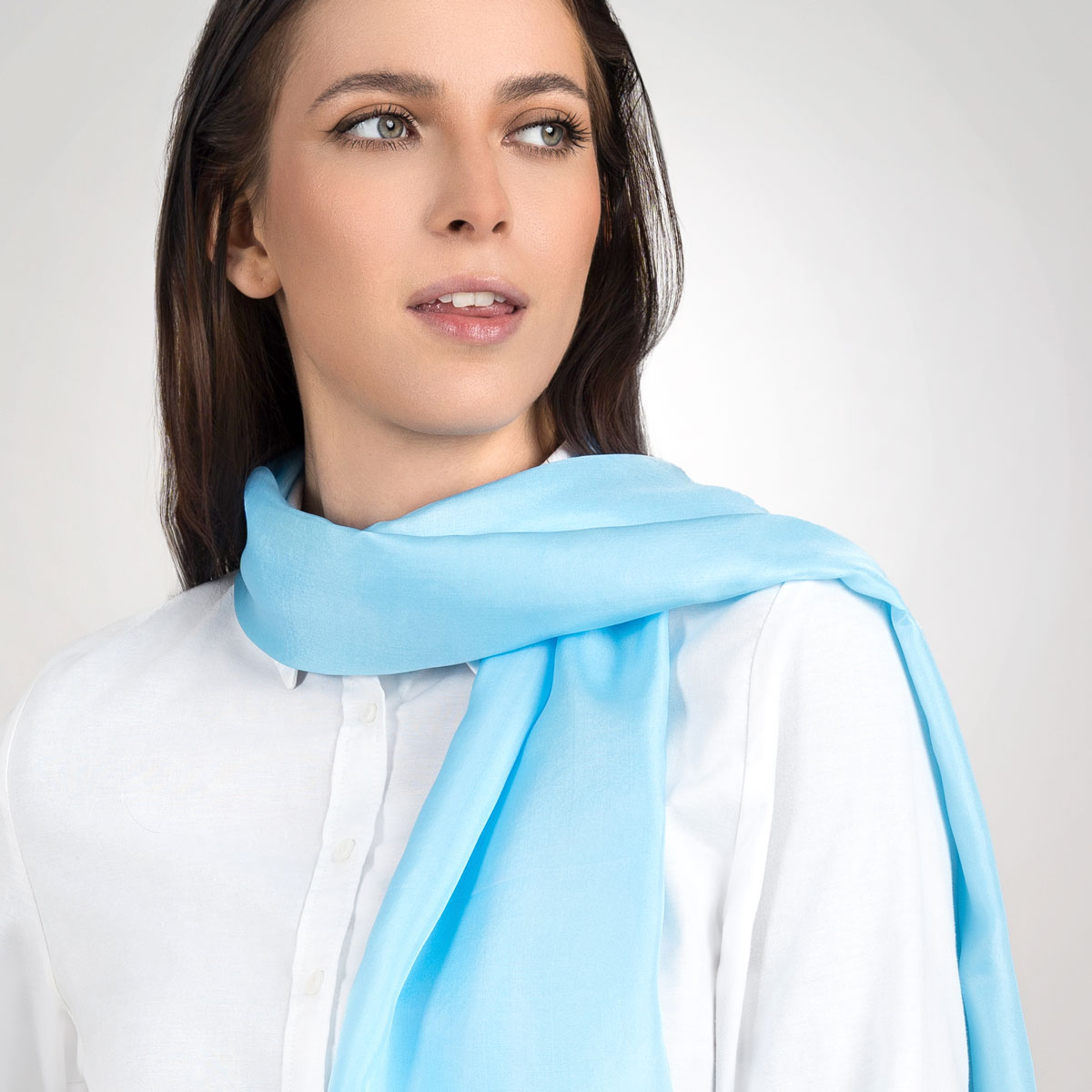 echarpe-femme-mousseline-de-soie-bleu-ciel-AT-07115