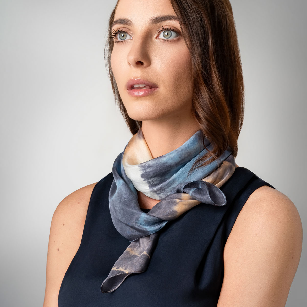 Carre-soie-tie-dye-qualite-bleu-orange--AT-07085