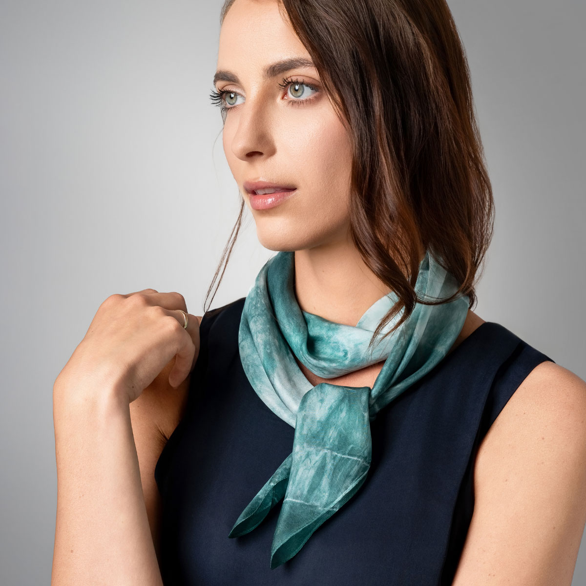 Carré de Soie Femme Vert Hoa Artisanat et Tradition Vietnam