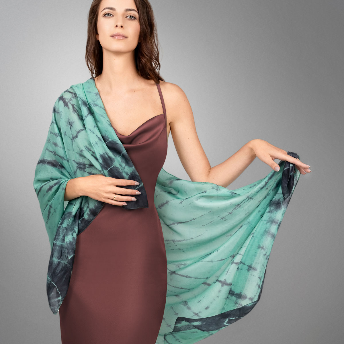 grande-etole-soie-elegante-verte--AT-07089_W1-12--