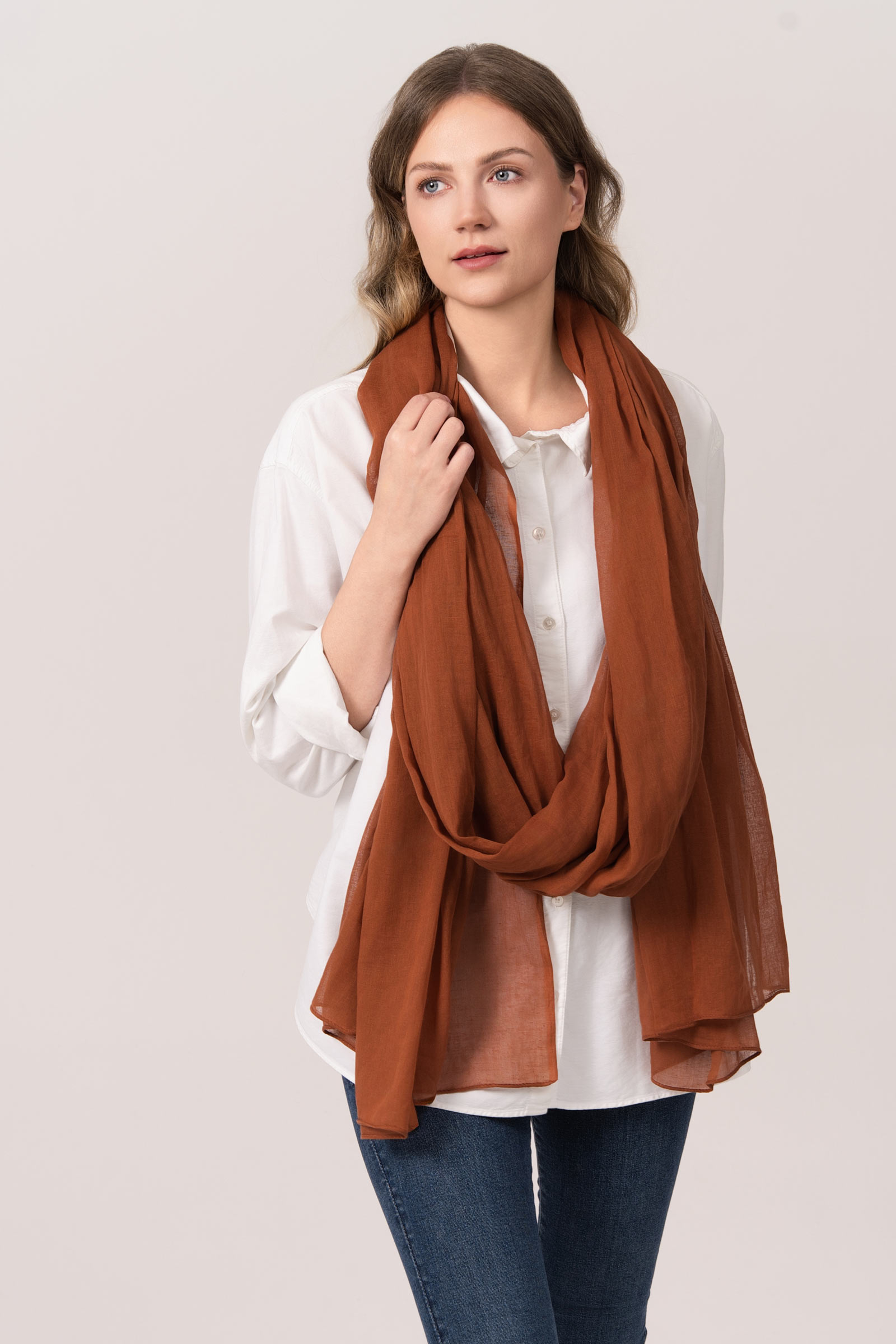 grand-cheche-femme-marron-AT-07155_W5_16x24