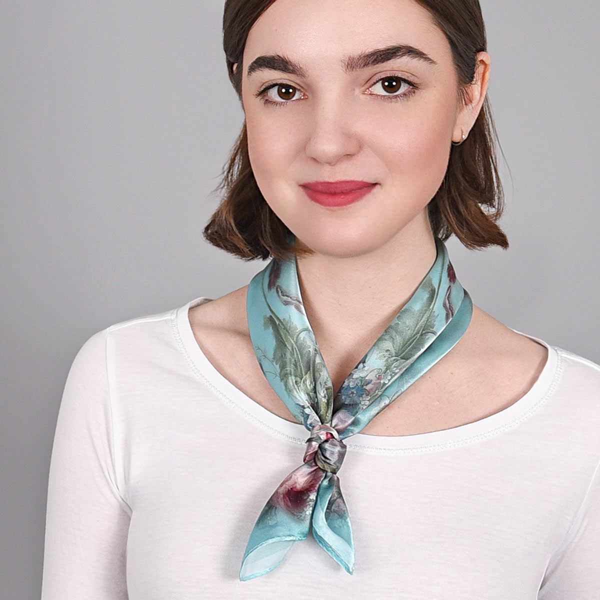 Petit-carre-soie-floral-bleu-AT-03891