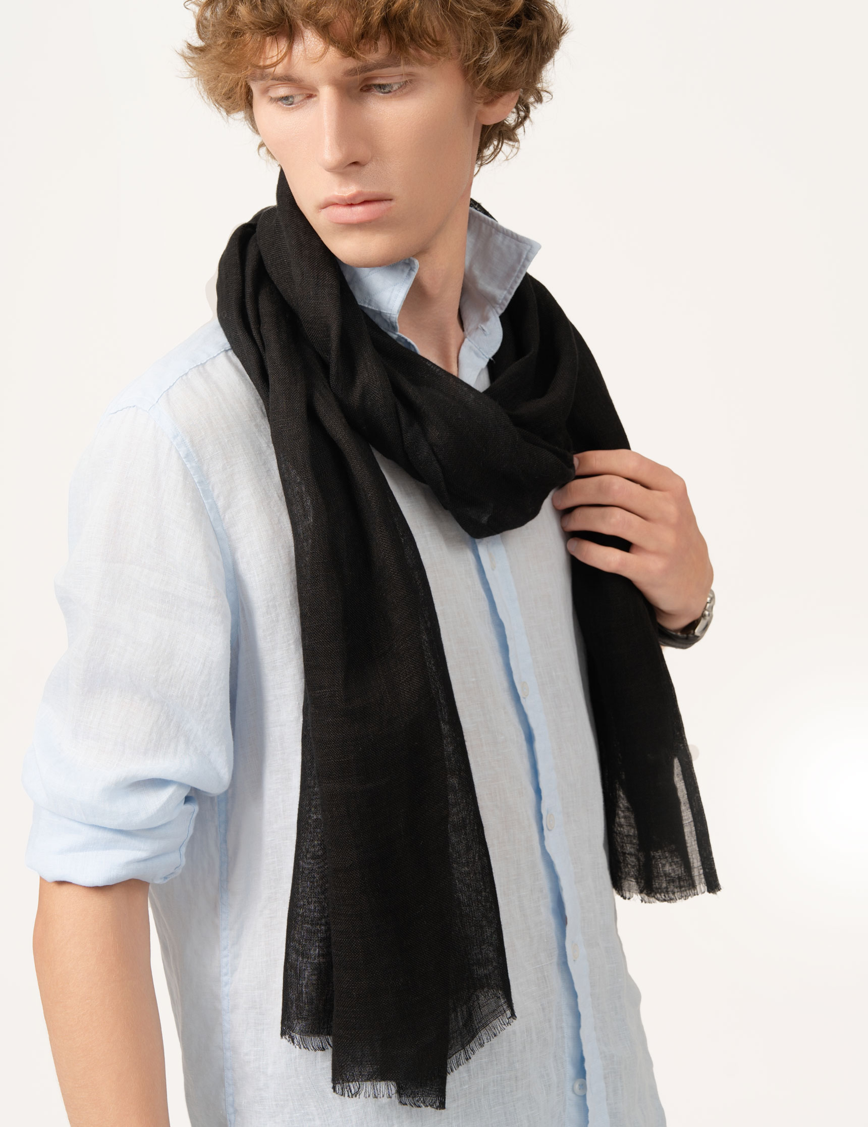 Echarpe-en-lin-noire-homme--AT-07143_M1-17x22---