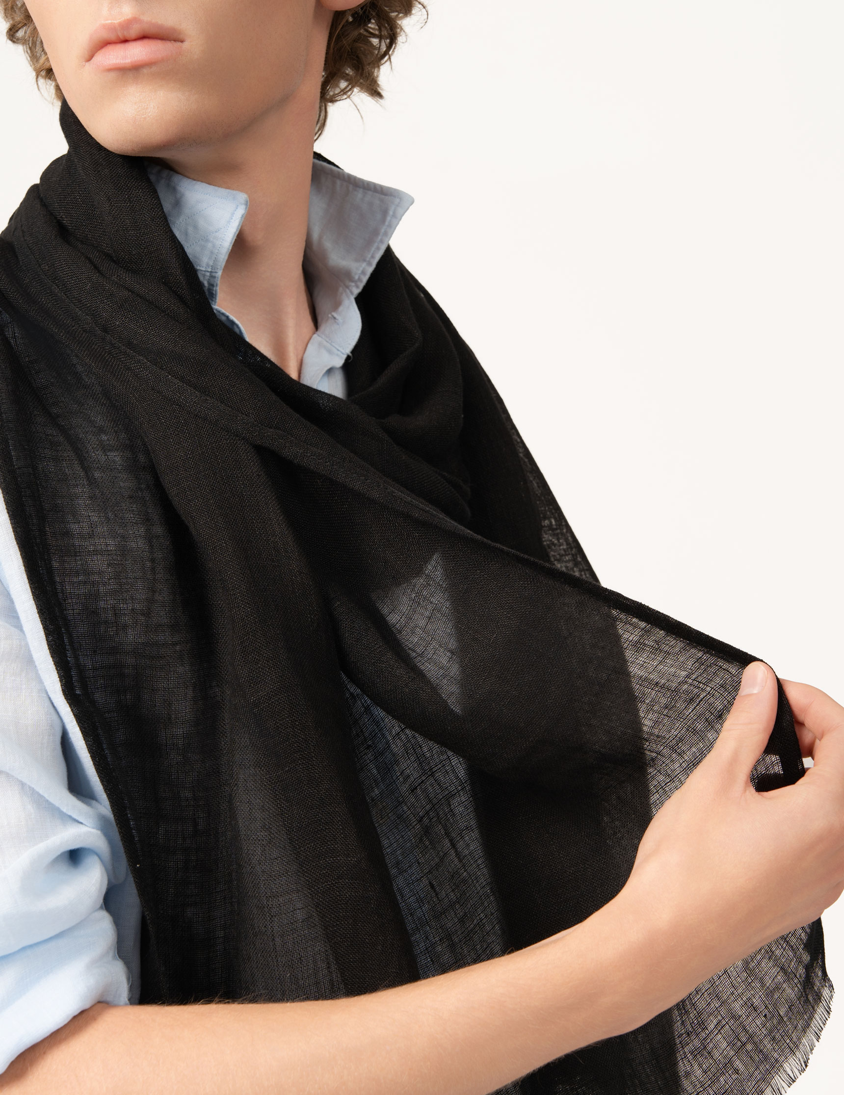 Echarpe-lin-mixte-noire--AT-07143_M2-17x22---