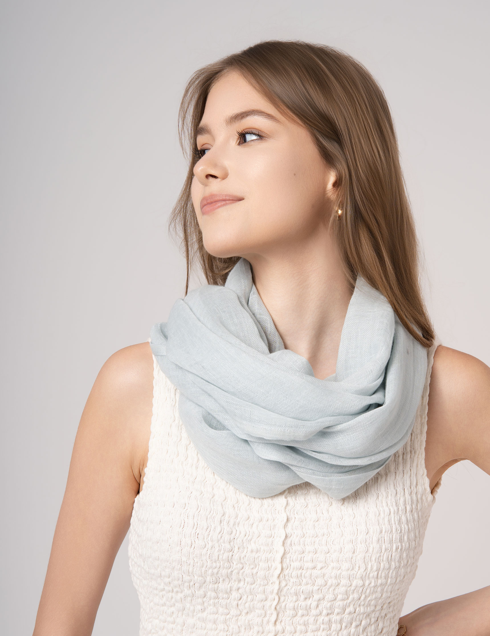 Echarpe-lin-mixte-gris-clair---AT-07144_W2-17x22---