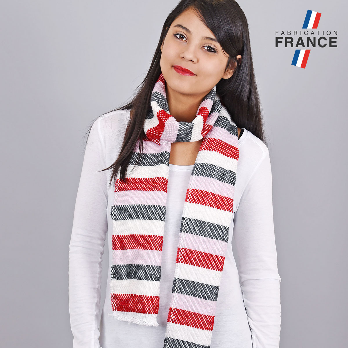 Echarpe-femme-motif-larges-bandes-rouge-blanc-gris-made-in-France--AT-05698_W1_12x12-FR