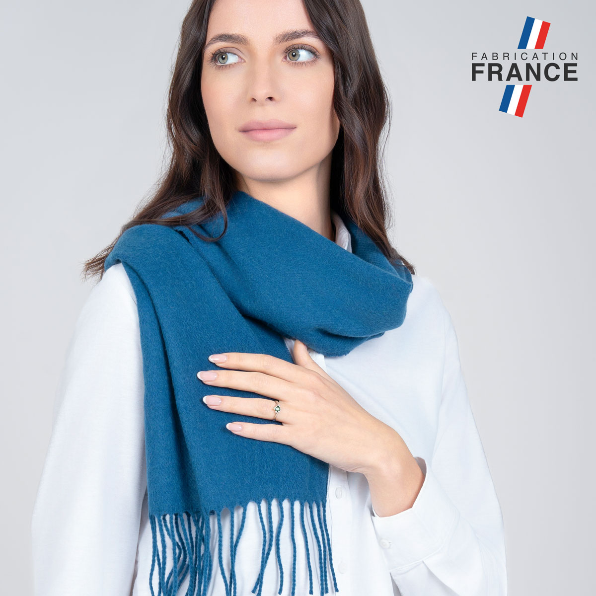 Echarpe-laine-angora-bleu-uni-franges-made-in-France--AT-05586_W1_12x12-FR