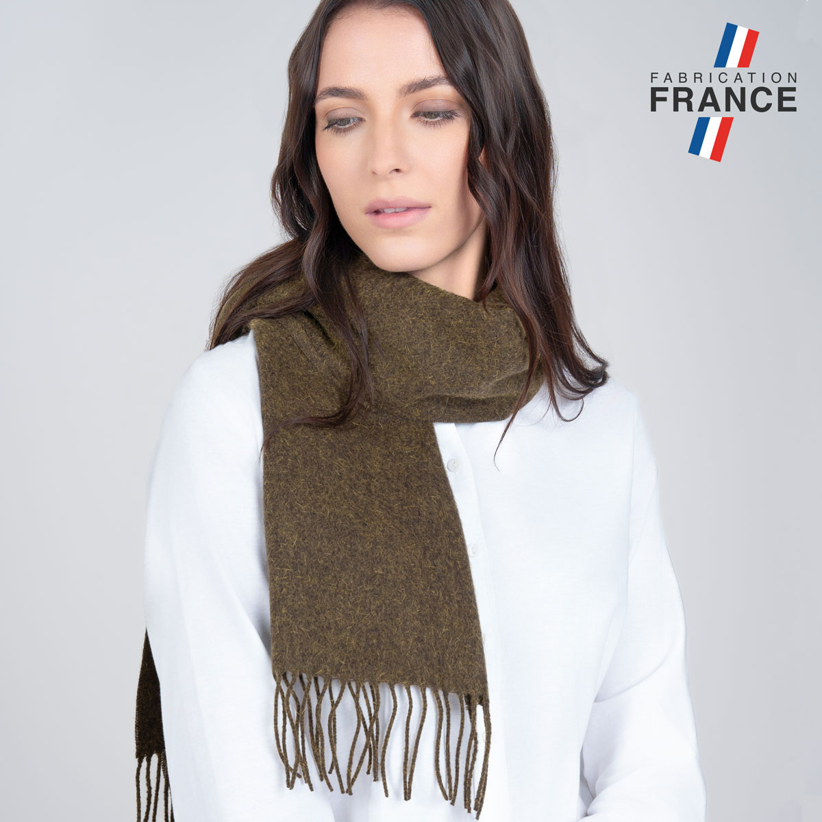 Echarpe-angora-vert-kaki-douce-femme-franges-fabriquee-en-France--AT-05593_W1_12x12-FR
