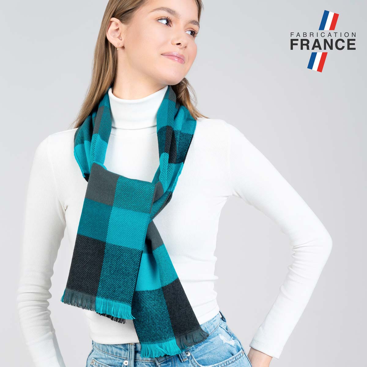Echarpe-tartan-bleu-turquoise-fines-franges-fabrication-francaise--AT-06212_W1_12x12-FR
